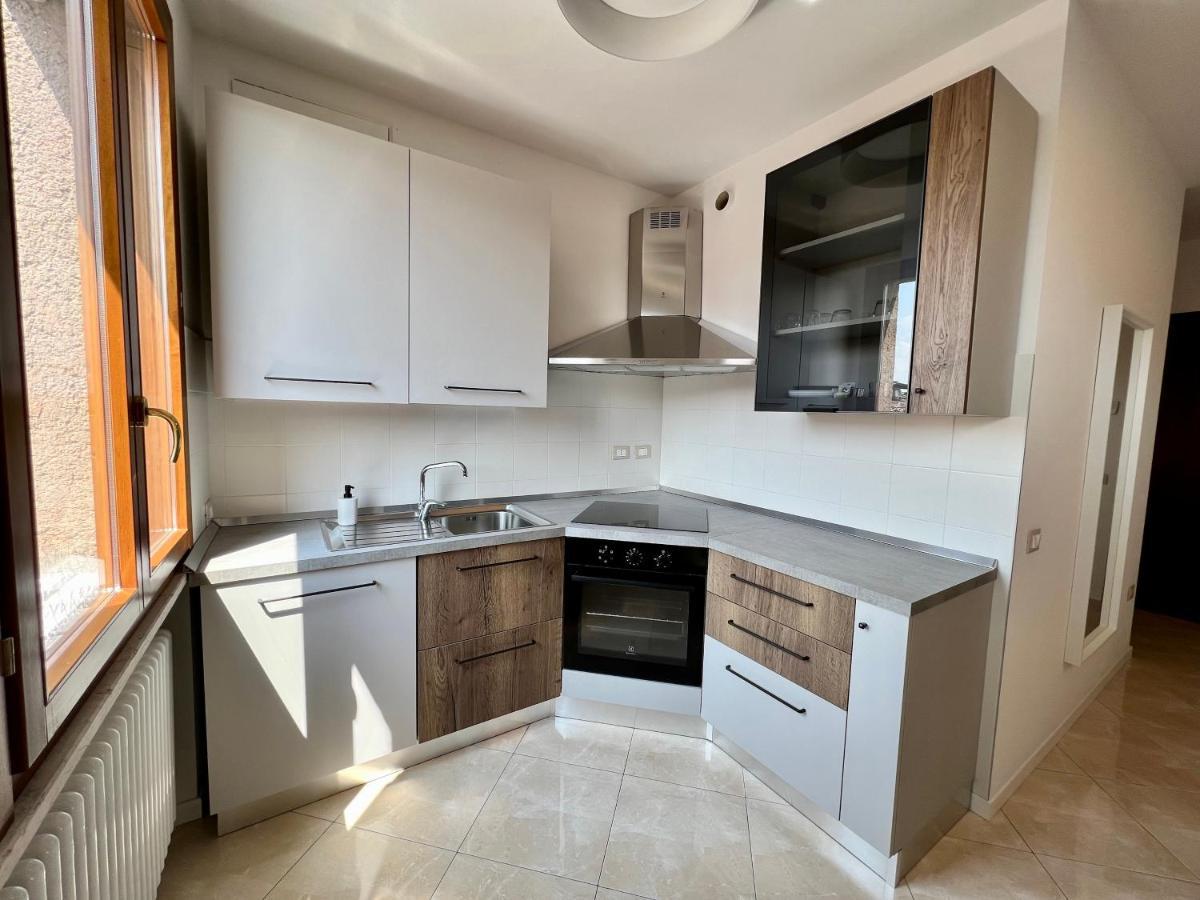 Beija Flor-Trilocale Piazza Garibaldi N18 Apartment Desenzano del Garda Exterior foto