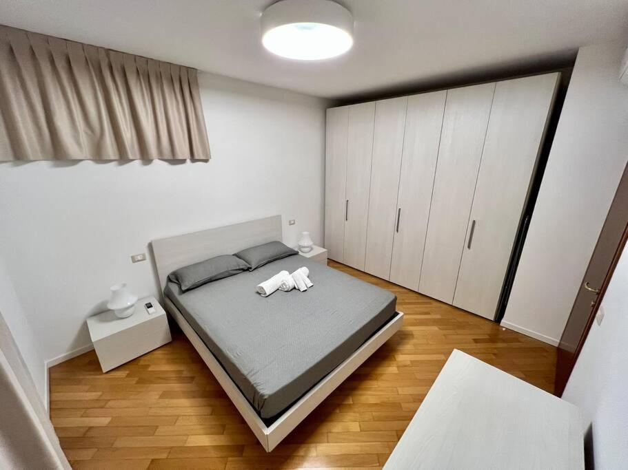 Beija Flor-Trilocale Piazza Garibaldi N18 Apartment Desenzano del Garda Exterior foto